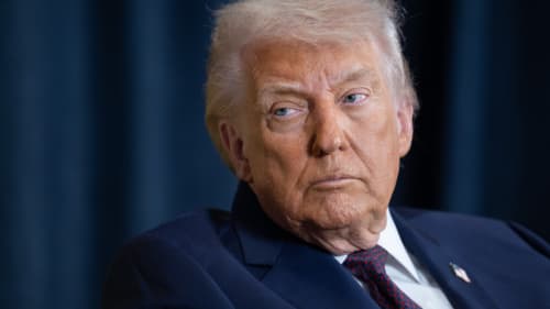 Trump wstrzymuje sankcje. Nie chce odciągać Rosji od stołu negocjacyjnego