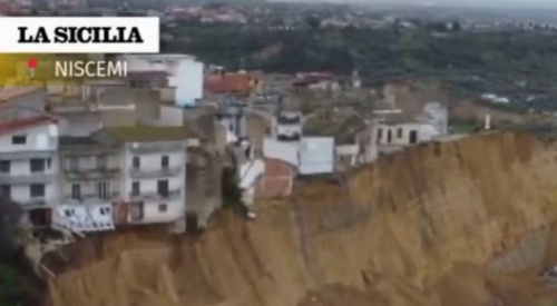 Potężne osuwisko na Sycylii. Miasteczko znalazło się nad przepaścią